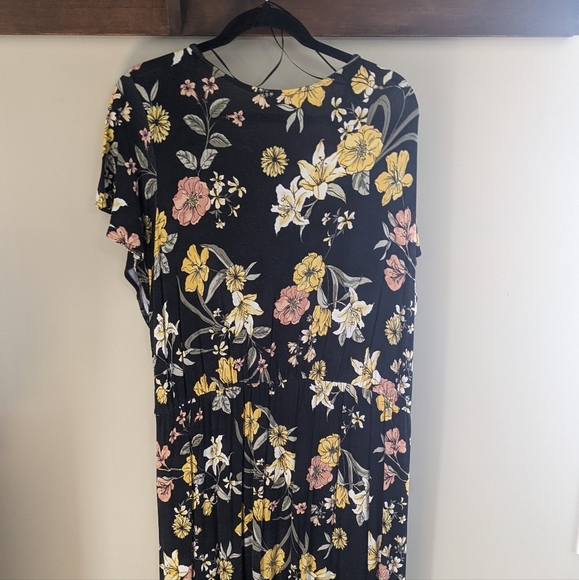 Flutter-Sleeve Front Wrap Dress - Picture 4 of 6